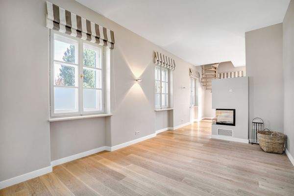 Wohnzimmer mit Kamin