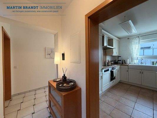 Diele und Einsicht in die Küche