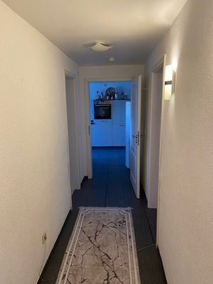vom Flur aus in jedes Zimmer