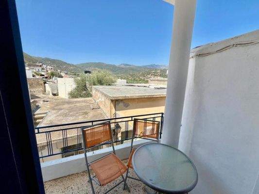 Kreta, Kalo Chorio: 2-Apartment-Anwesen mit geräumiger Dachterrasse zu verkaufen