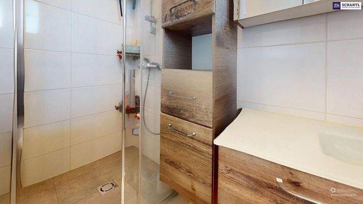 Badezimmer, Dusche und Ablage