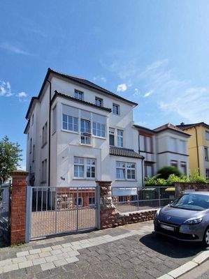 19.) ......  großen Fensterfronten.JPG