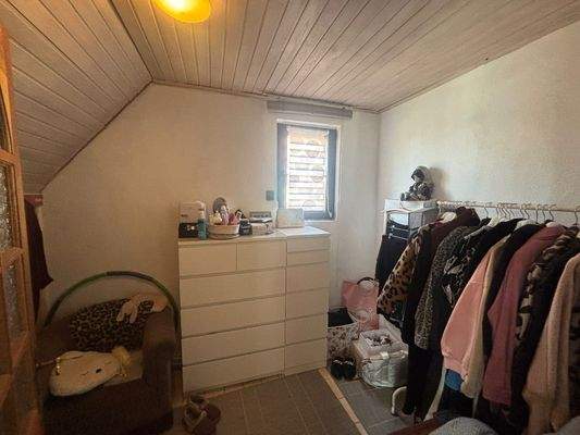 Ankleidezimmer am Schlafzimmer