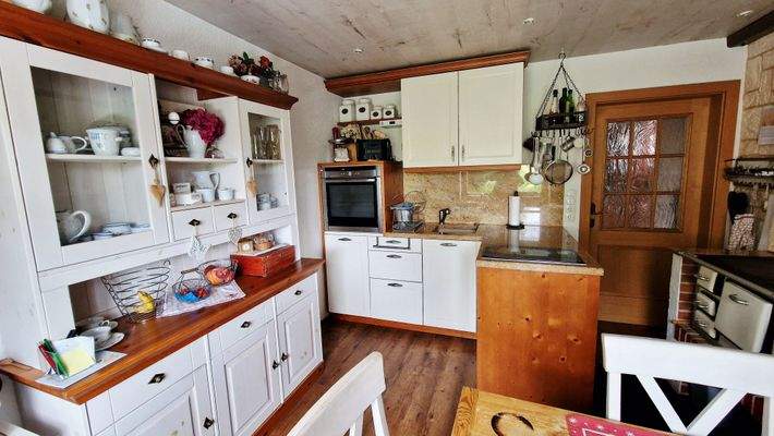 Küchenschränke und Geräte werden mitverkauft