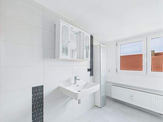 Badezimmer mit Waschmaschinen-Anschluss