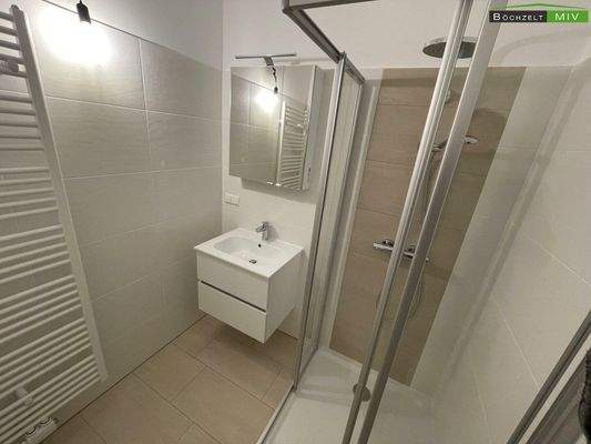 Badezimmer mit Dusche