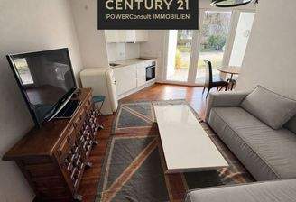 Wohnbereich & Terrassenblick