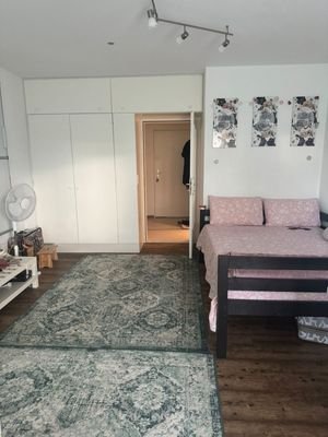 Wohn- und Schlafzimmer 