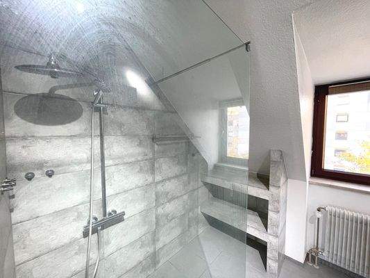 Badezimmer - Ablage in der begehbaren Dusche