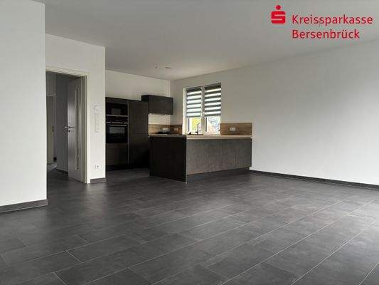 Wohn- und Esszimmer mit Küche