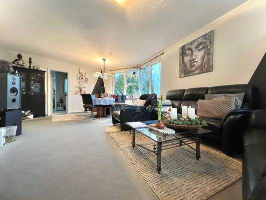 Offener Wohn- und Essbereich