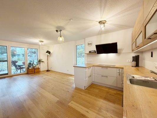 Wohnzimmer mit offener Küche 