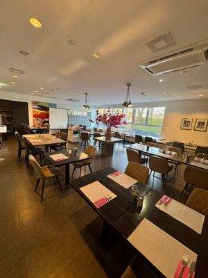 Restaurant Nebensaal Ansicht 2.jpg