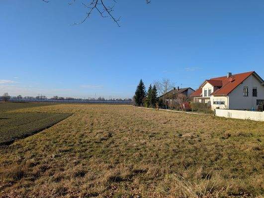 Blick von Osten/ Straßenseite