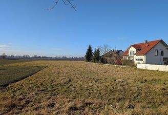 Blick von Osten/ Straßenseite