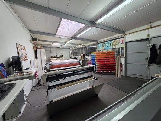 Teil Halle 1 + Tür zu Halle 2