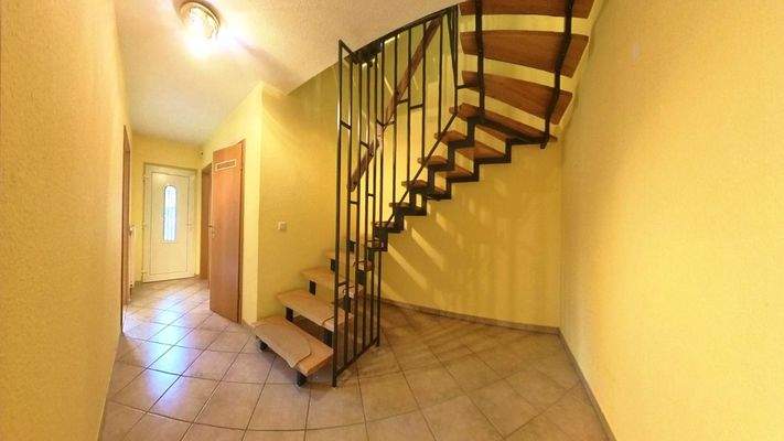 Diele mit Treppenhaus