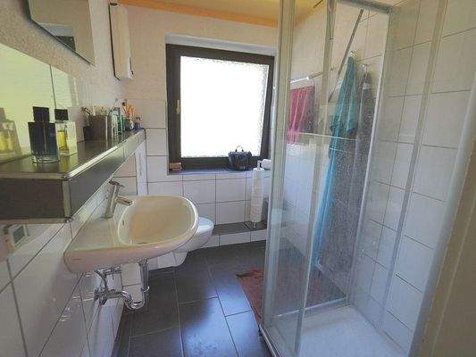 Modernisiertes Badezimmer im OG