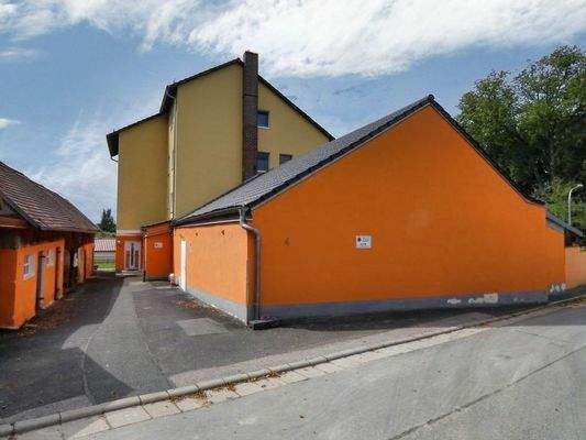 Großes Anwesen mit Nebengebäuden