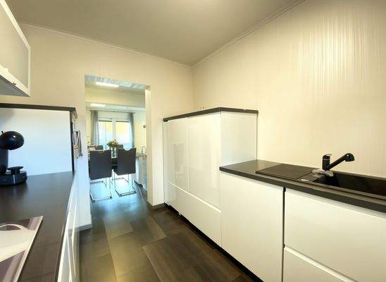 moderne Einbauküche inklusive