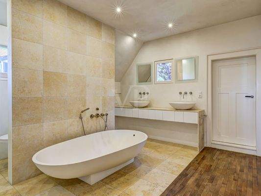 Großzügiges Bad en Suite