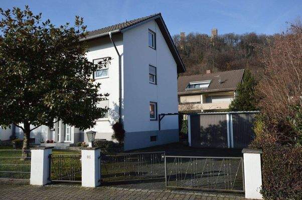 Zweifamilienhaus mit Burgblick