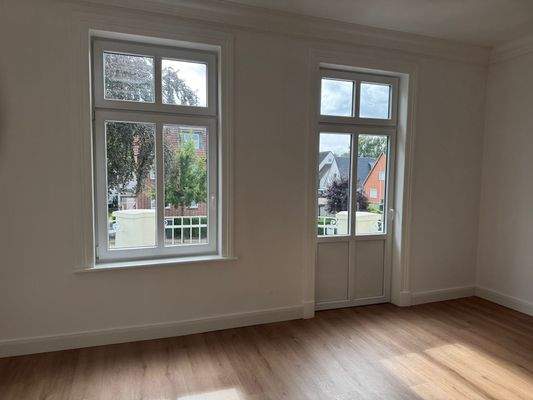 Büroraum 1 mit Balkon.JPG