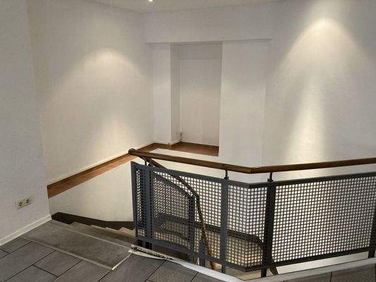 oberer Büro- / Verkaufsraum