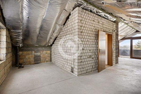 Der große und lichtdurchflutete Dachboden mit eigenem Balkon 