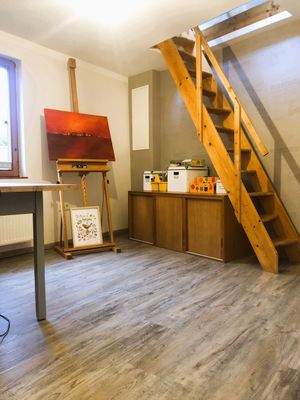 Großer Flur mit Treppe zum DG (Wohneinheit Hinterhaus)