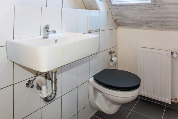 Eltern-WC neben dem Schlafzimmer