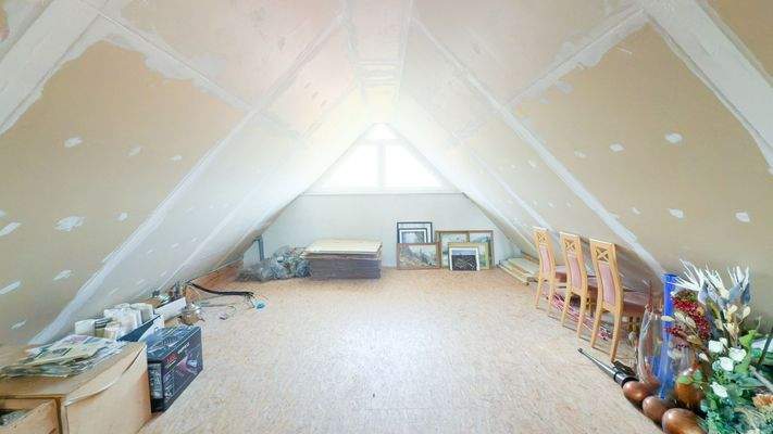 Geräumiger Dachbodenraum