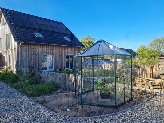 18) EFH mit Einfahrt und Gewächshaus.jpg