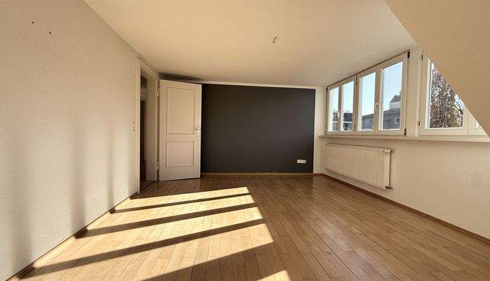 Wohnzimmer - viele Fenster!