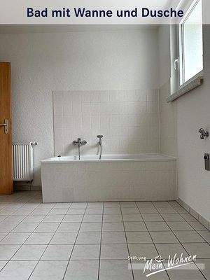 Bad mit Wanne und Dusche