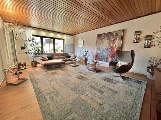 größeres Wohnzimmer im hinteren Wohnhaus