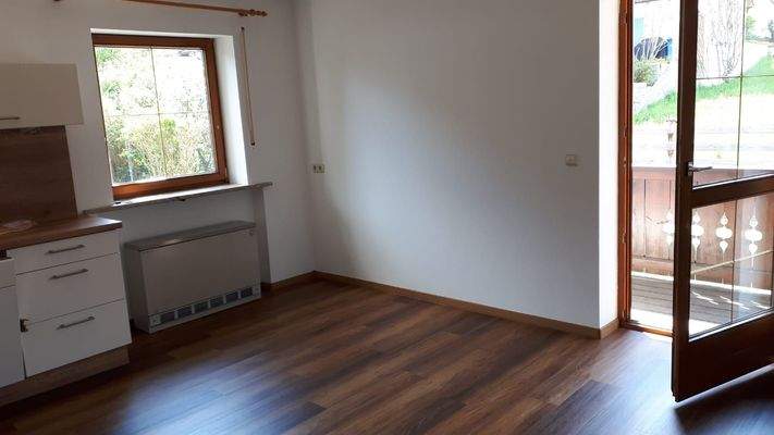 Wohnung Mitte Küche-Essbereich.jpg