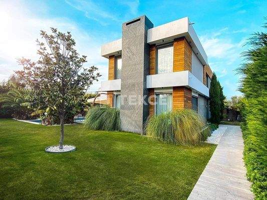 Detached Villa with Pool in Çeşme İzmir Close to Ilıca Beach
