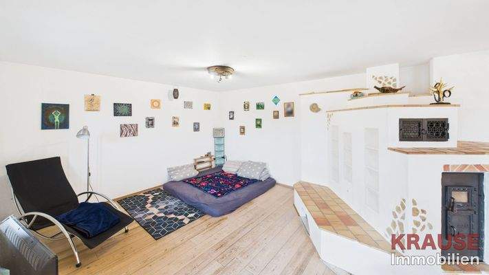 Wohnzimmer mit Kachelofen