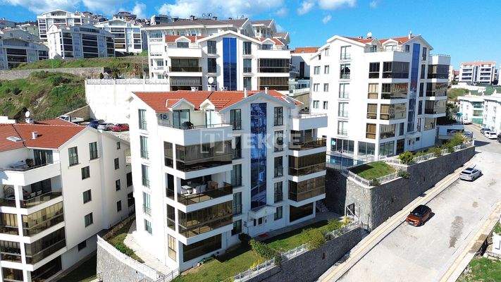 Apartment with Pool Near the Coast in Mudanya Bursa