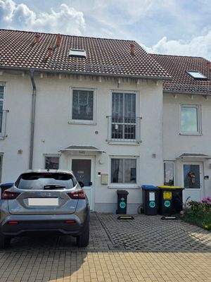 vordere Hausansicht.jpg