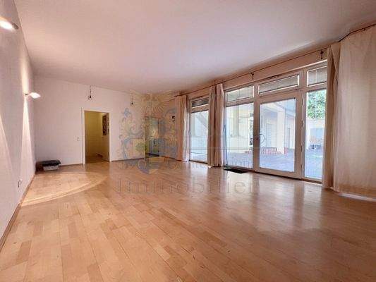 SCHÖNE BÜROEINHEIT