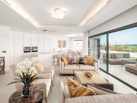 Elegant 3-Bedroom Townhouse with Communal Pool in Estepona