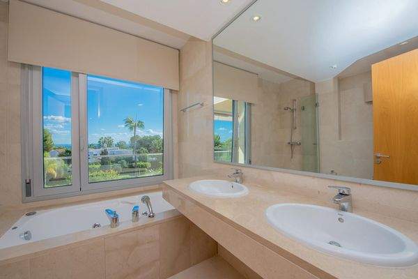 9f44884d-b3e8-4df7-8d2e-6f863e7b86b8