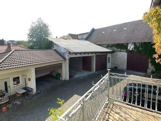 OG Balkonbick in den Hof