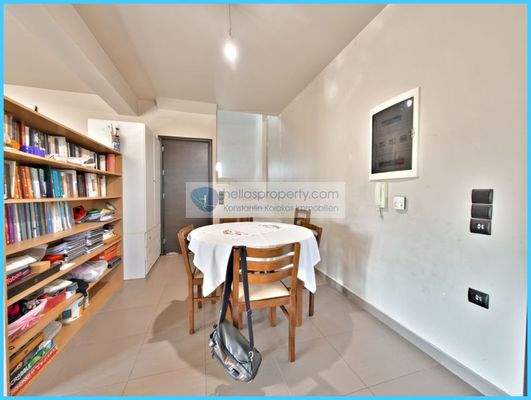 e9ad5e6af15444bbbb9639b13be2a359-original