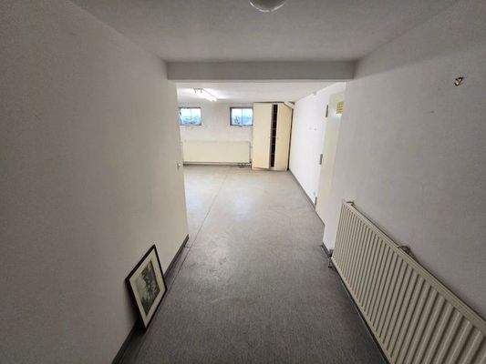 WE1 Souterrain Kellerraum Bild 1.jpg