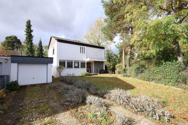 HAUSANSICHT VON VORNE