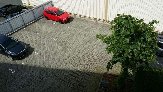 Innenhof mit Stellplätzen