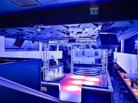 Club 6a.jpg